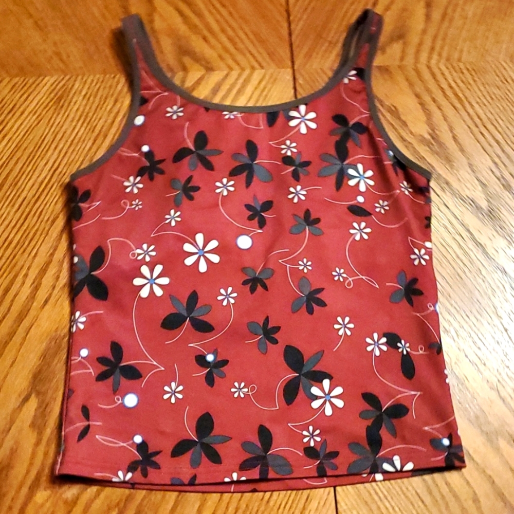 Hind tank with built in shelf bra